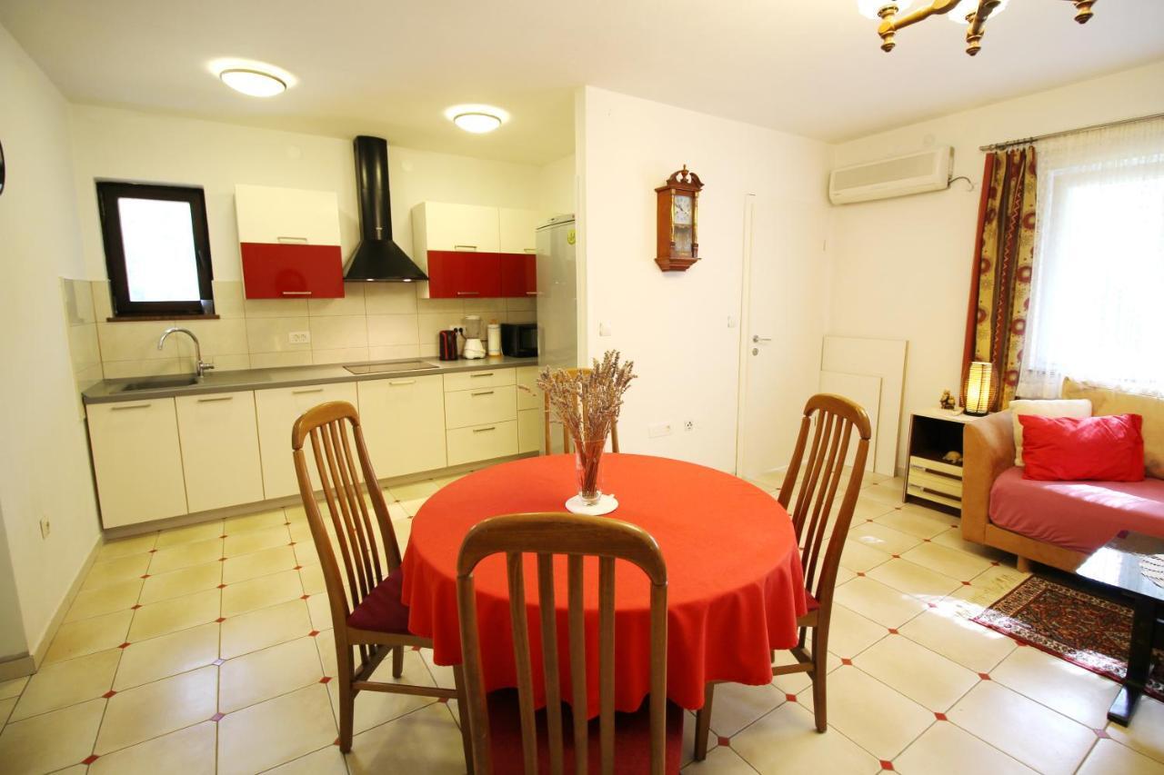 Apartment Duda เพทรอซาเน ภายนอก รูปภาพ